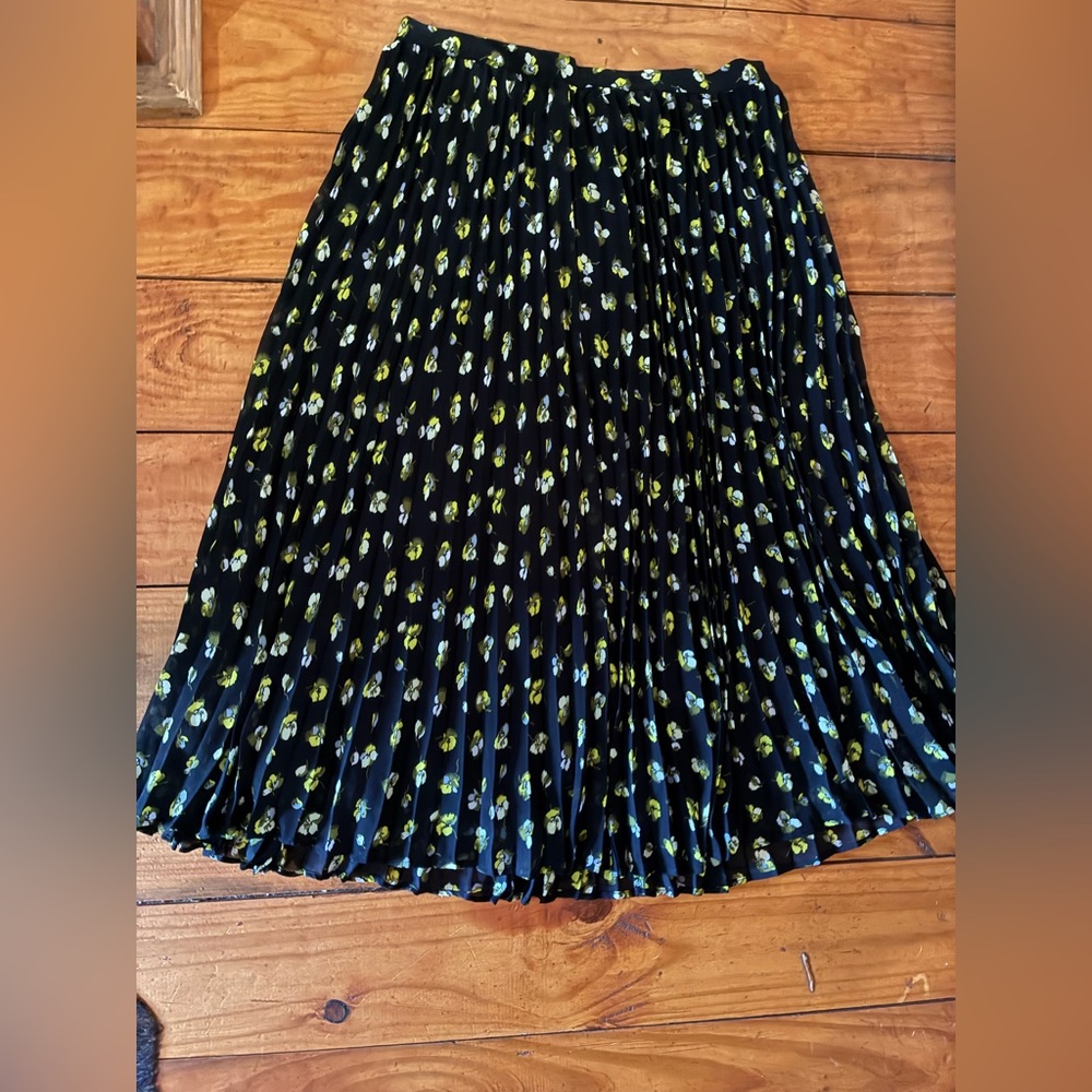 Banana Republic Floral Pleated Black Skirt Size 8 Cottagecore Feminine Classic